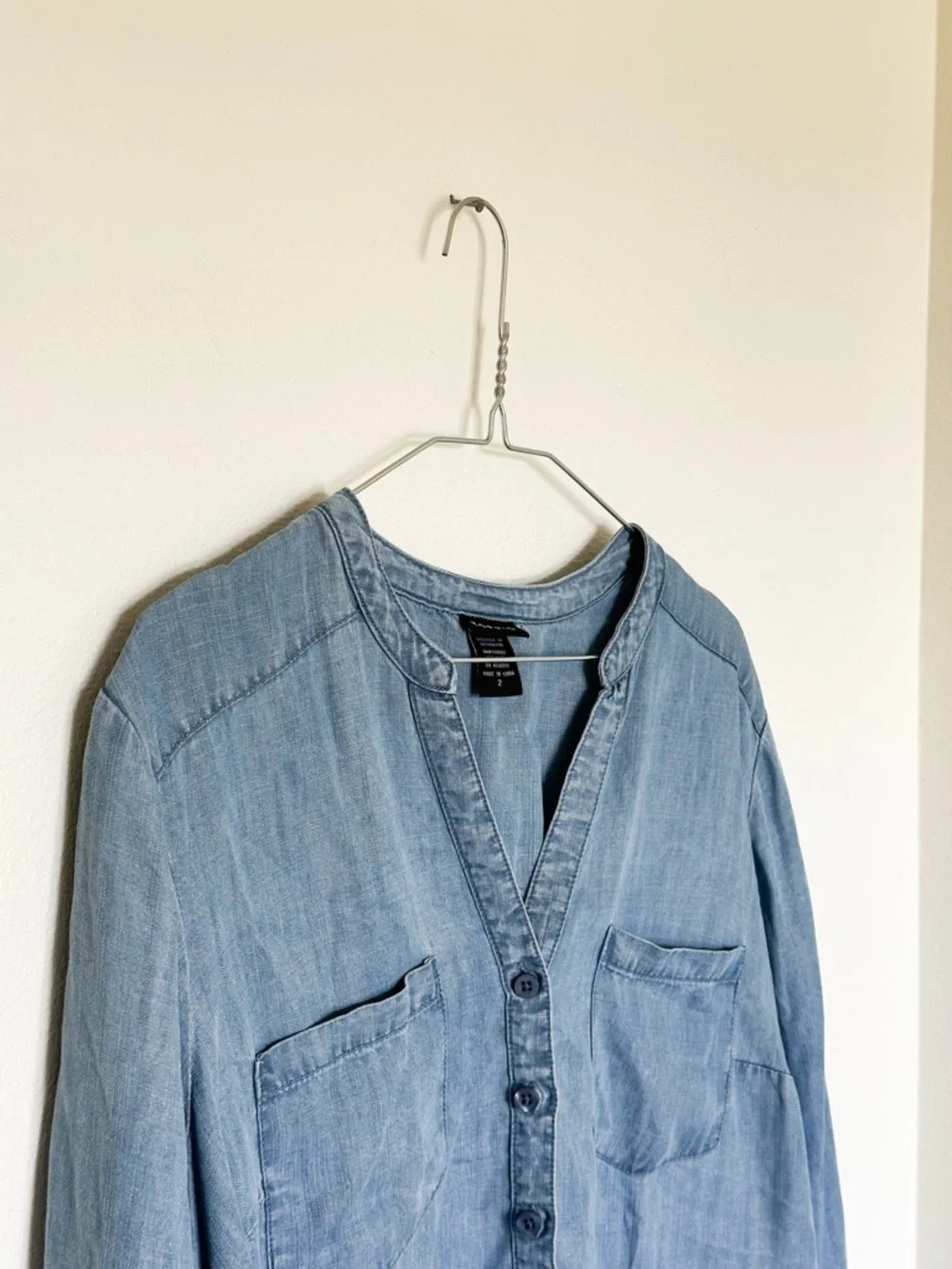 torrid Light Wash Chambray Button-Front Peplum Shirt Size 2 - Picture 2 of 2